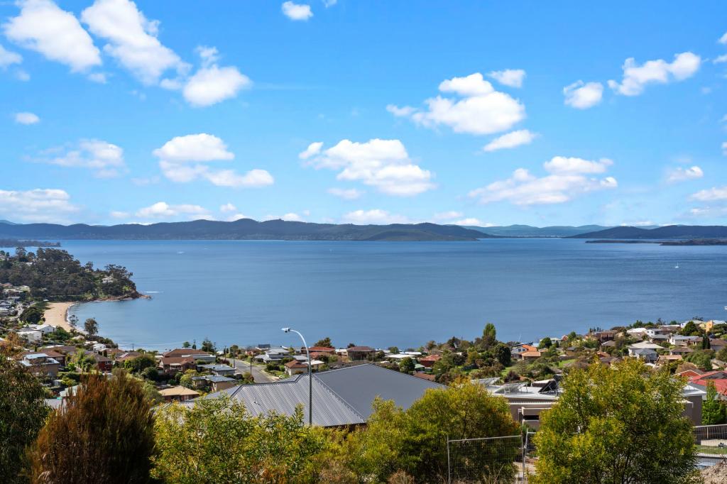 15 Bluebush Cres, Blackmans Bay, TAS 7052