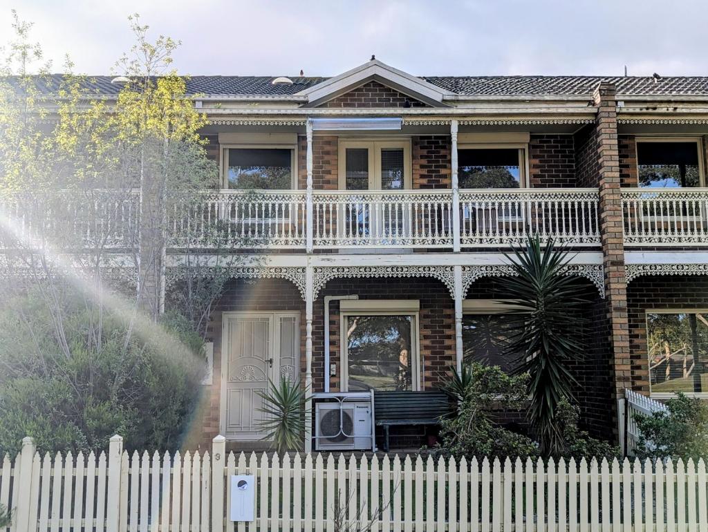 3 KLEIN CRES, ROXBURGH PARK, VIC 3064