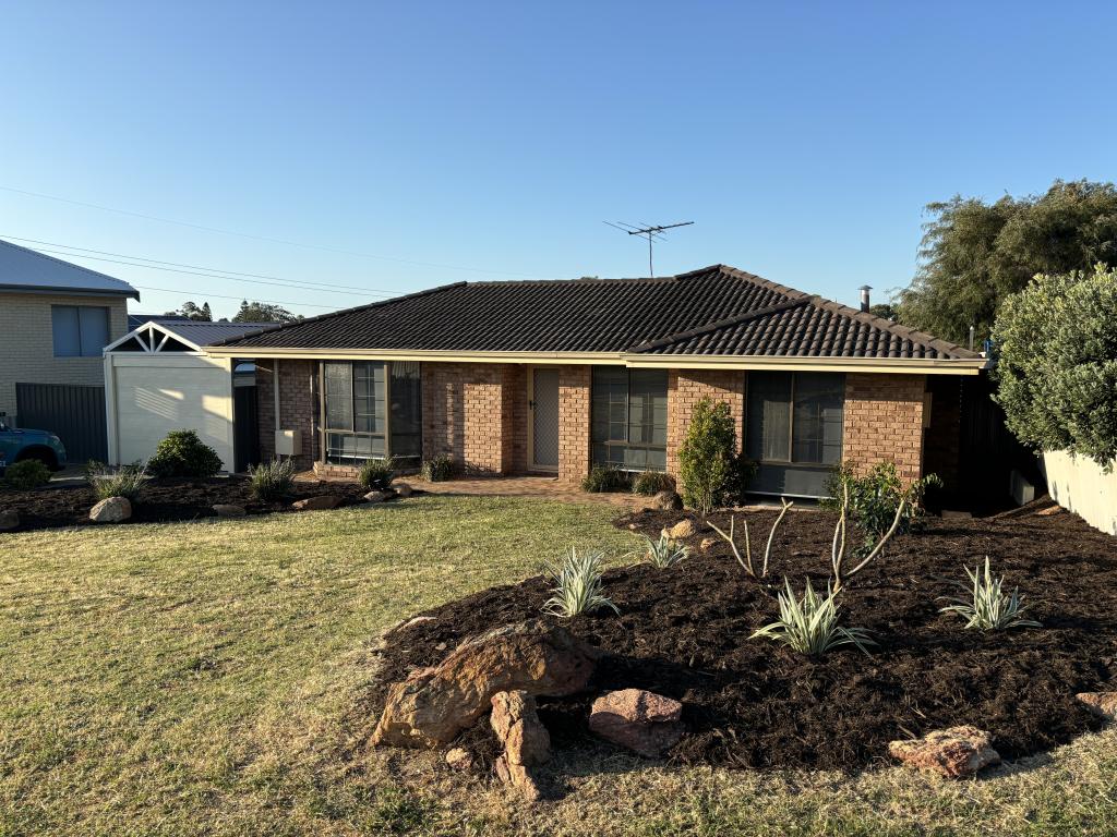 4 Pinnaroo Dr, Padbury, WA 6025