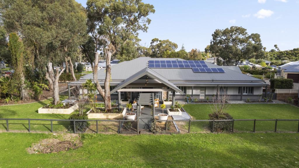 2 GAZE GR, GOLDEN BAY, WA 6174