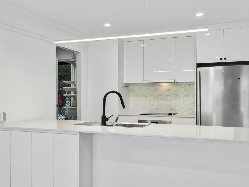 1 Saffron Cl, Holloways Beach, QLD 4878