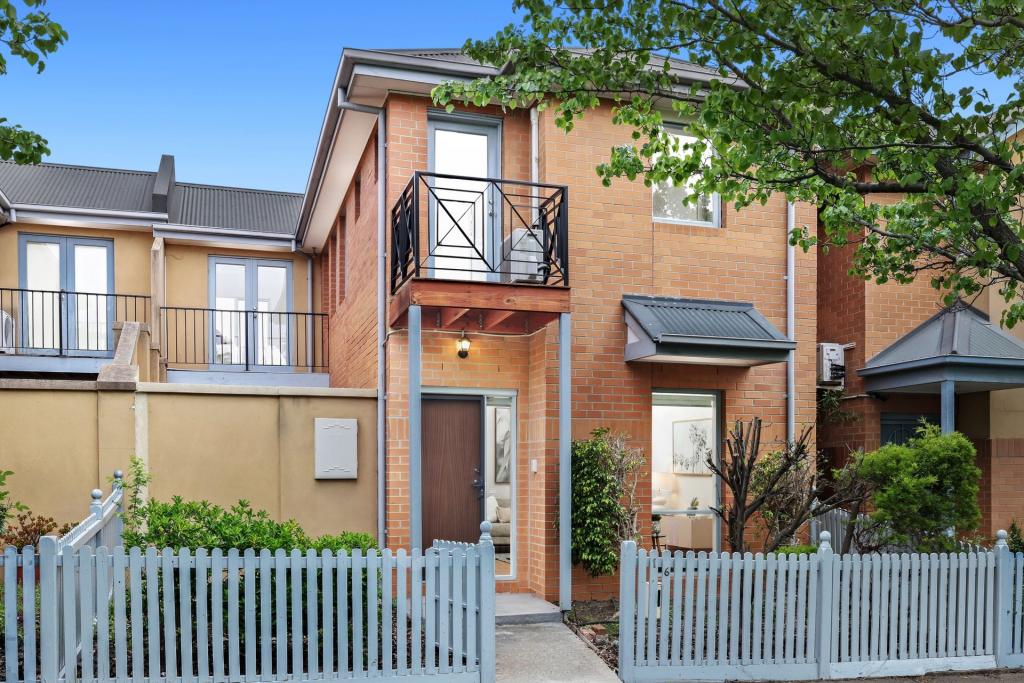 16 Waterford Ave, Maribyrnong, VIC 3032