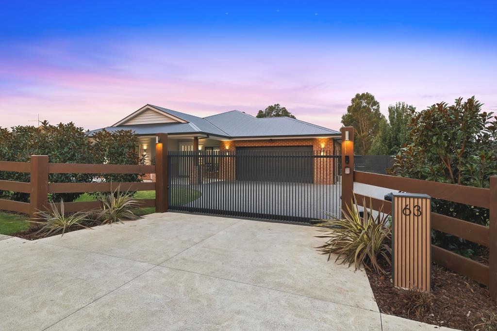 63 Metcalfe Dr, Romsey, VIC 3434