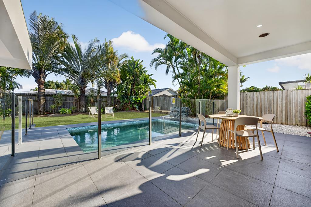 90 Rumrunner St, Mermaid Waters, QLD 4218
