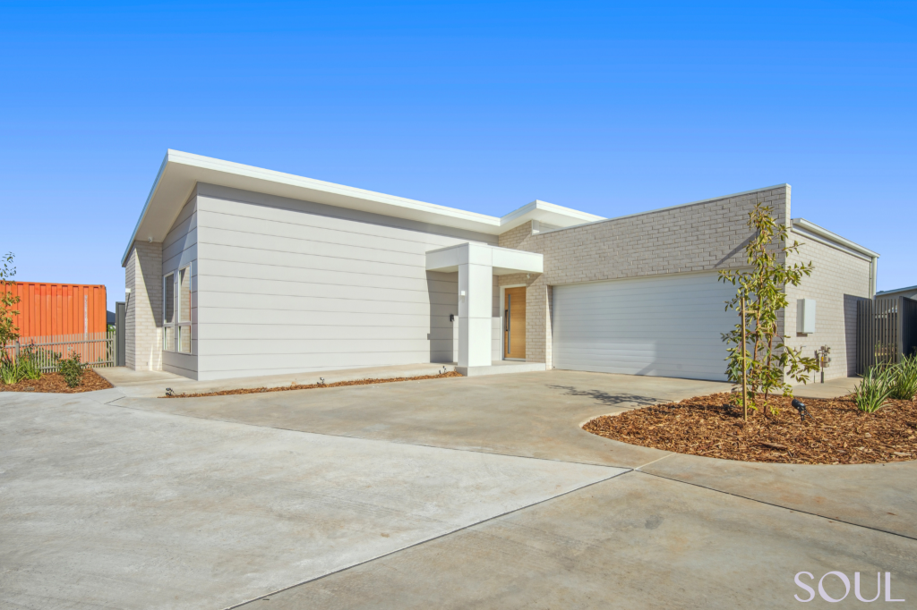 11 Maher Cct, Griffith, NSW 2680