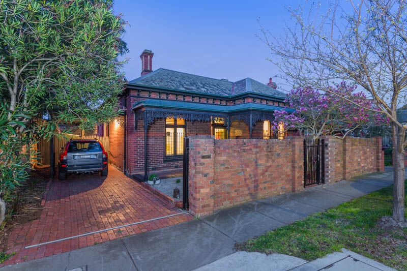 5 VALENTINE GR, ARMADALE, VIC 3143