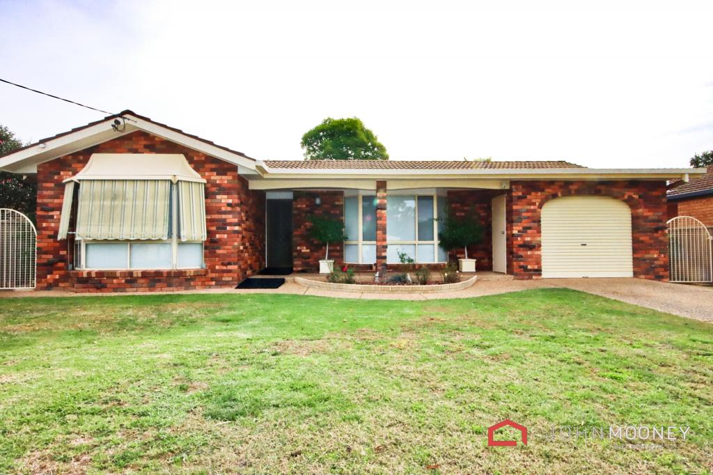 14 Nicholi Cres, Lake Albert, NSW 2650