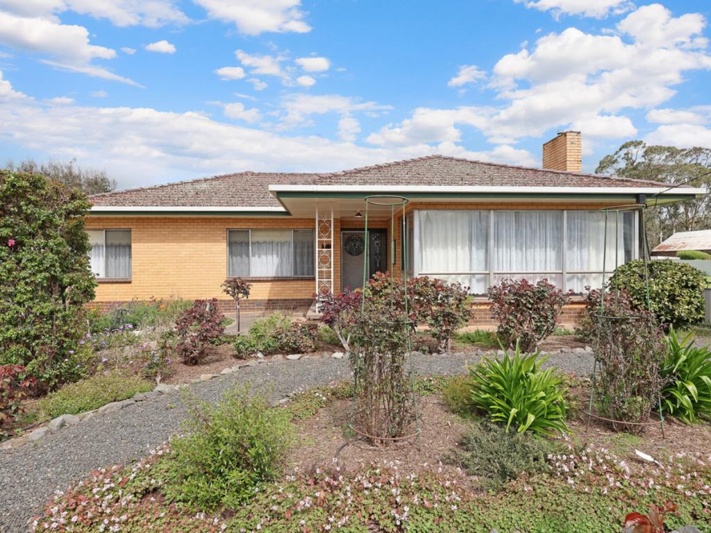 99 Bell St, Penshurst, VIC 3289