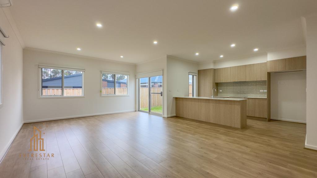 32 Mitos St, Sunbury, VIC 3429