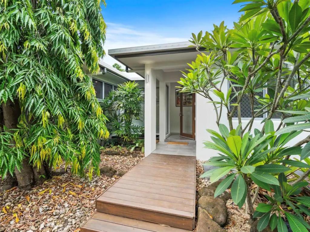 28b Joseph Banks Cl, Kewarra Beach, QLD 4879