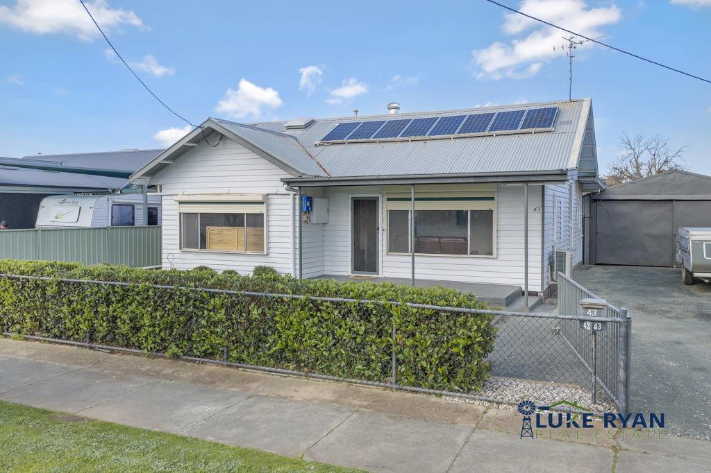 43 Hopetoun St, Rochester, VIC 3561