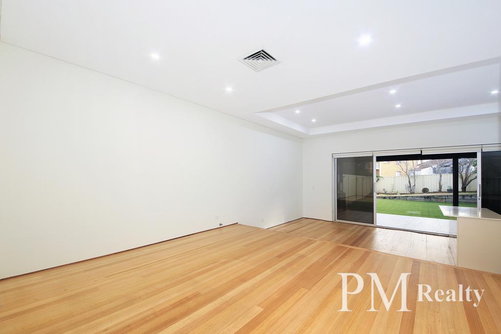 9 BONDS RD, PUNCHBOWL, NSW 2196