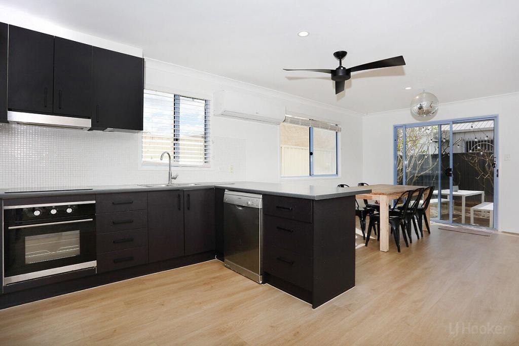 2/5 NEVENIA ST, LABRADOR, QLD 4215