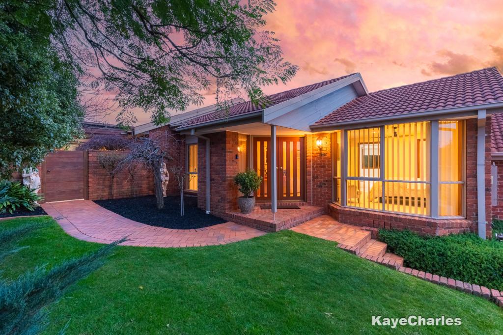 6 HEPBURN CT, BERWICK, VIC 3806