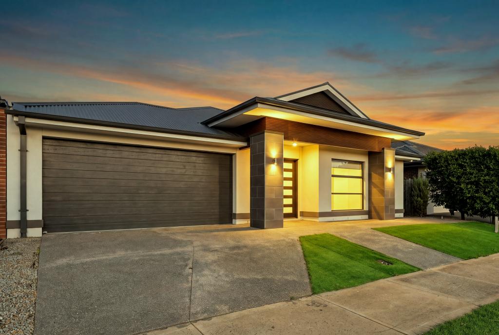 11 Rhubarb Rd, Manor Lakes, VIC 3024