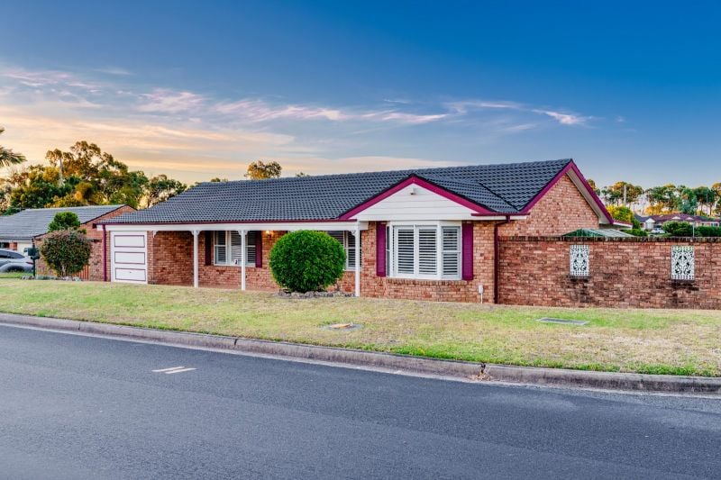 104 Emerald Dr, Eagle Vale, NSW 2558