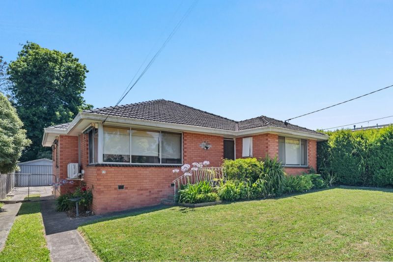 11 BOND AVE, BLACKBURN SOUTH, VIC 3130