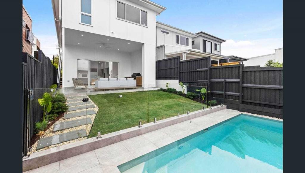 33 Kennington Rd, Camp Hill, QLD 4152