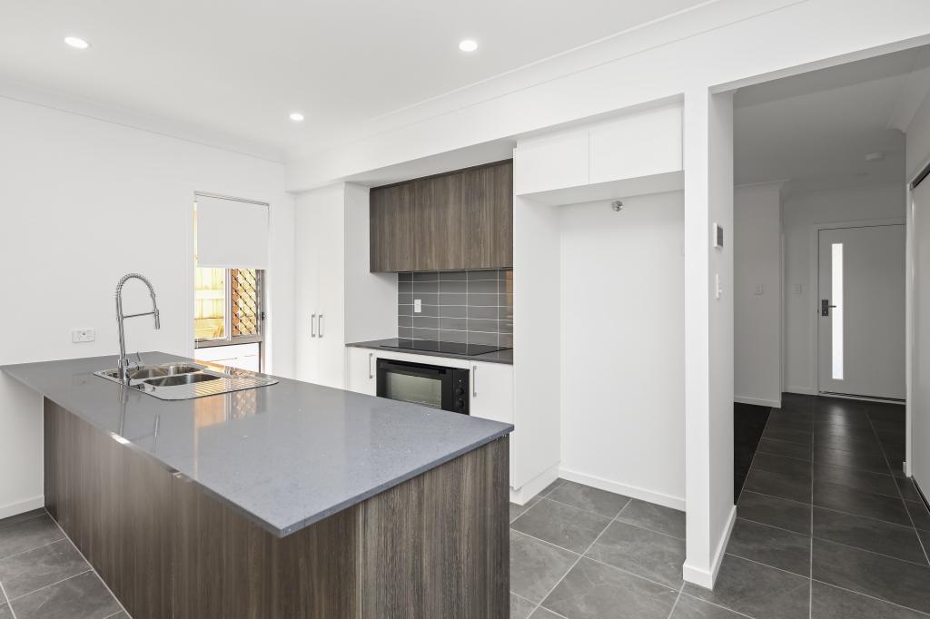 24 Paradise Cl, Deebing Heights, QLD 4306