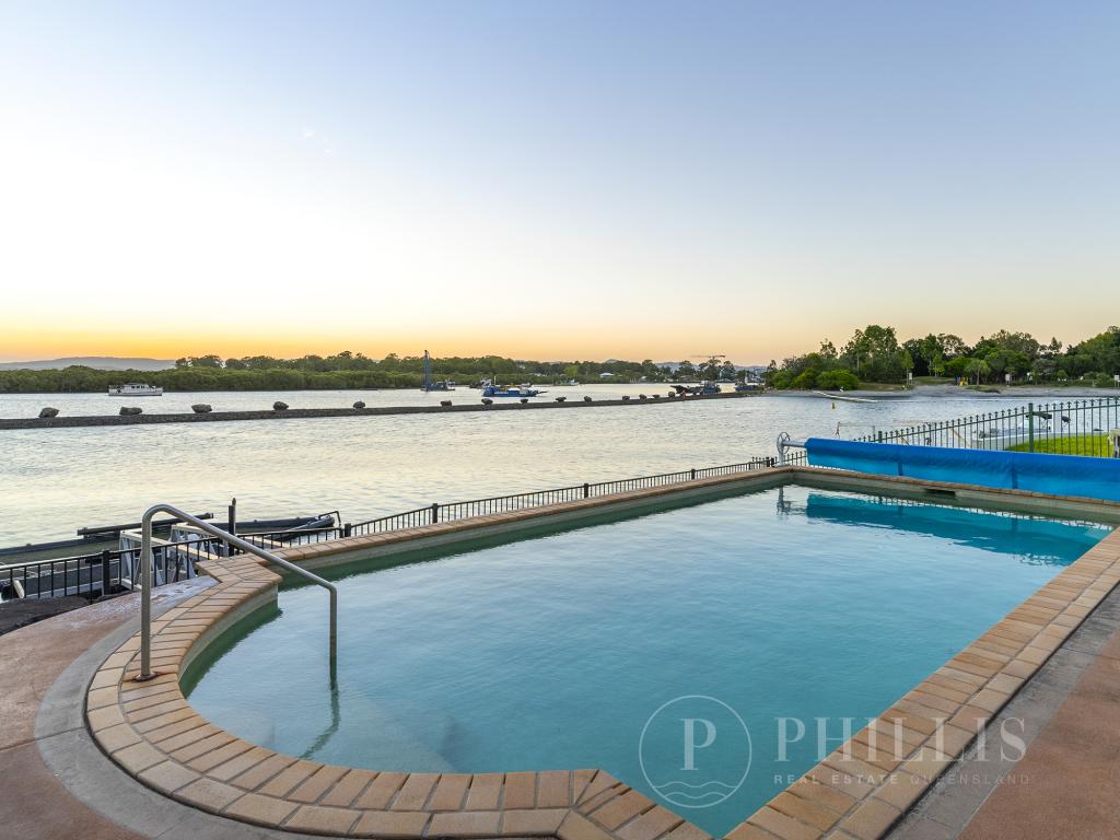 4 Oxley Dr, Paradise Point, QLD 4216