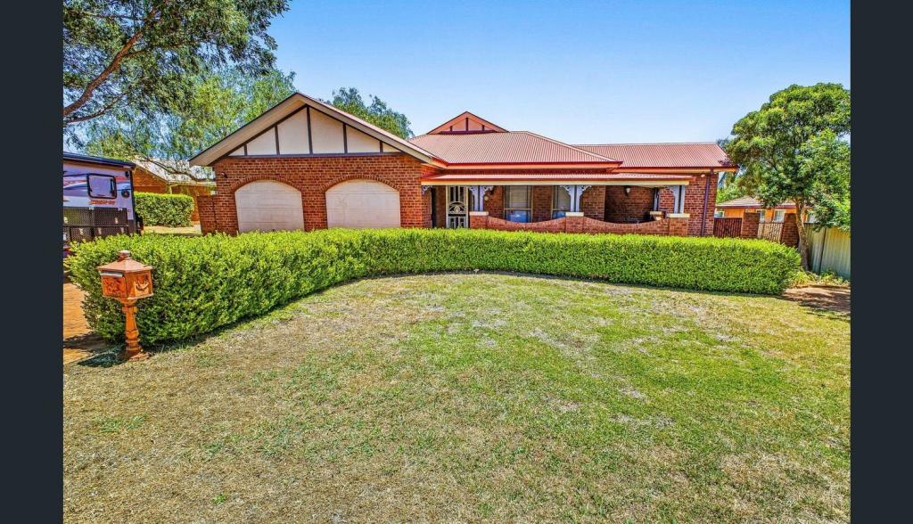 15 ERICA CL, DUBBO, NSW 2830