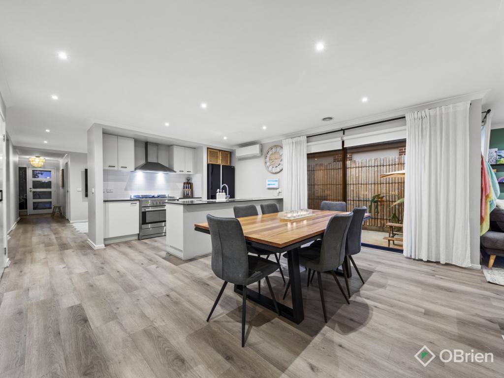 27 Dexter Cres, Clyde North, VIC 3978