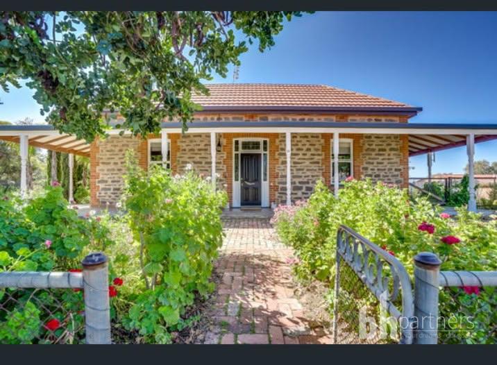 13 Adelaide Rd, Palmer, SA 5237
