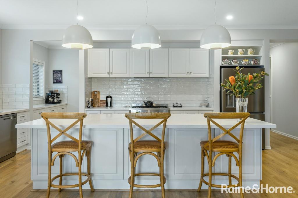 9 Cotton Cct, Gisborne, VIC 3437