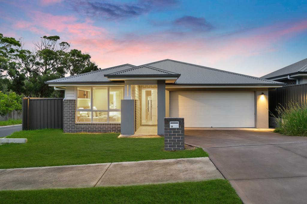 19 BREEZE ST, GWANDALAN, NSW 2259