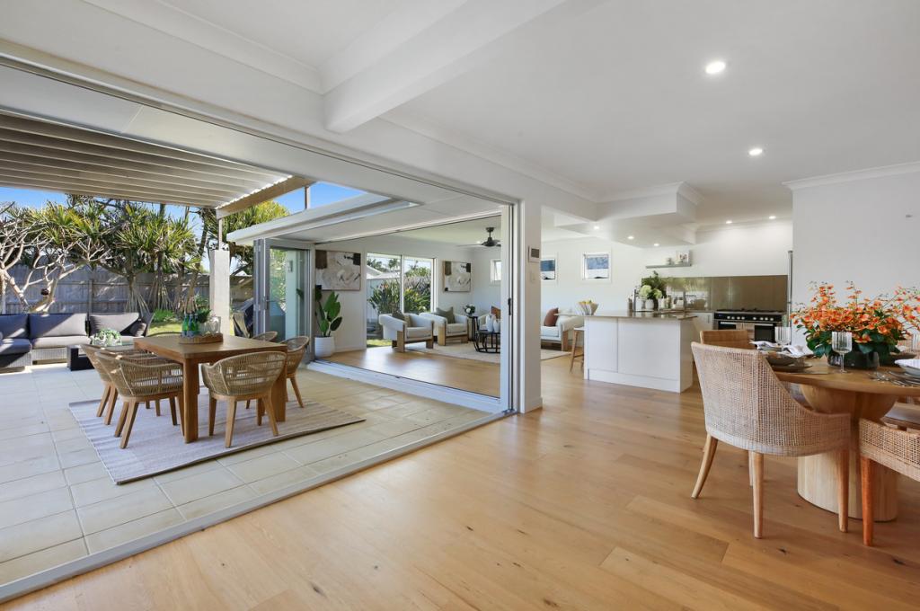 16 Manakin Ave, Burleigh Waters, QLD 4220