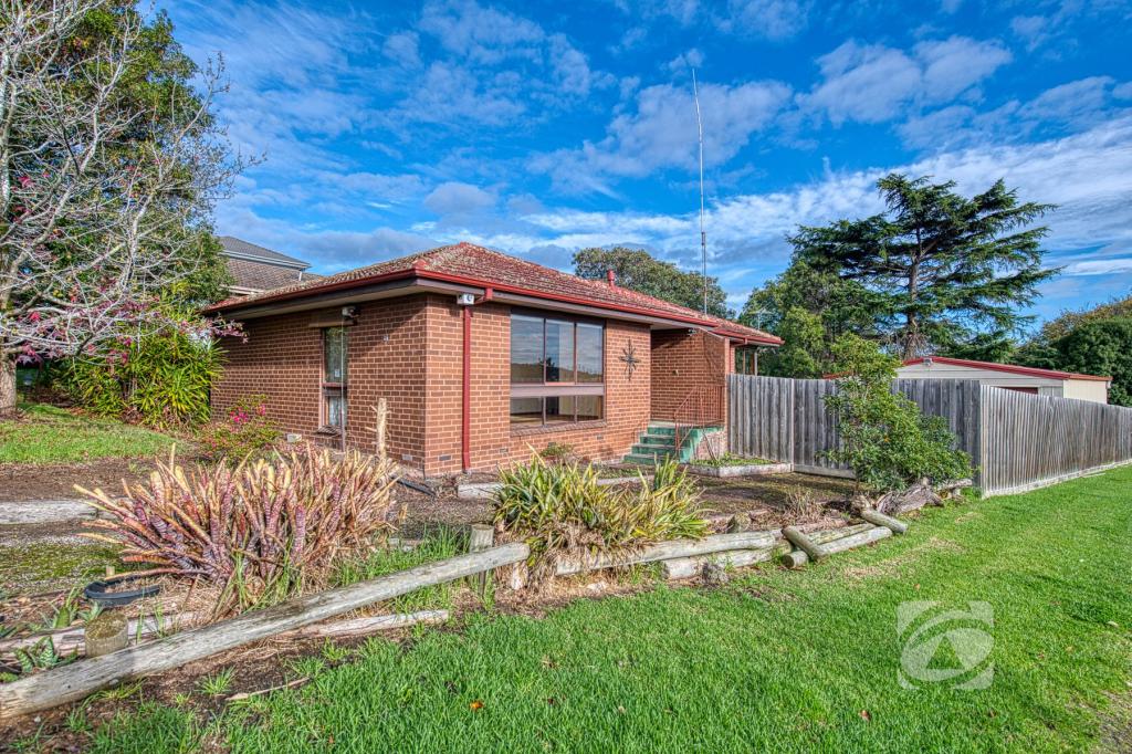 18 OBAN CL, ENDEAVOUR HILLS, VIC 3802