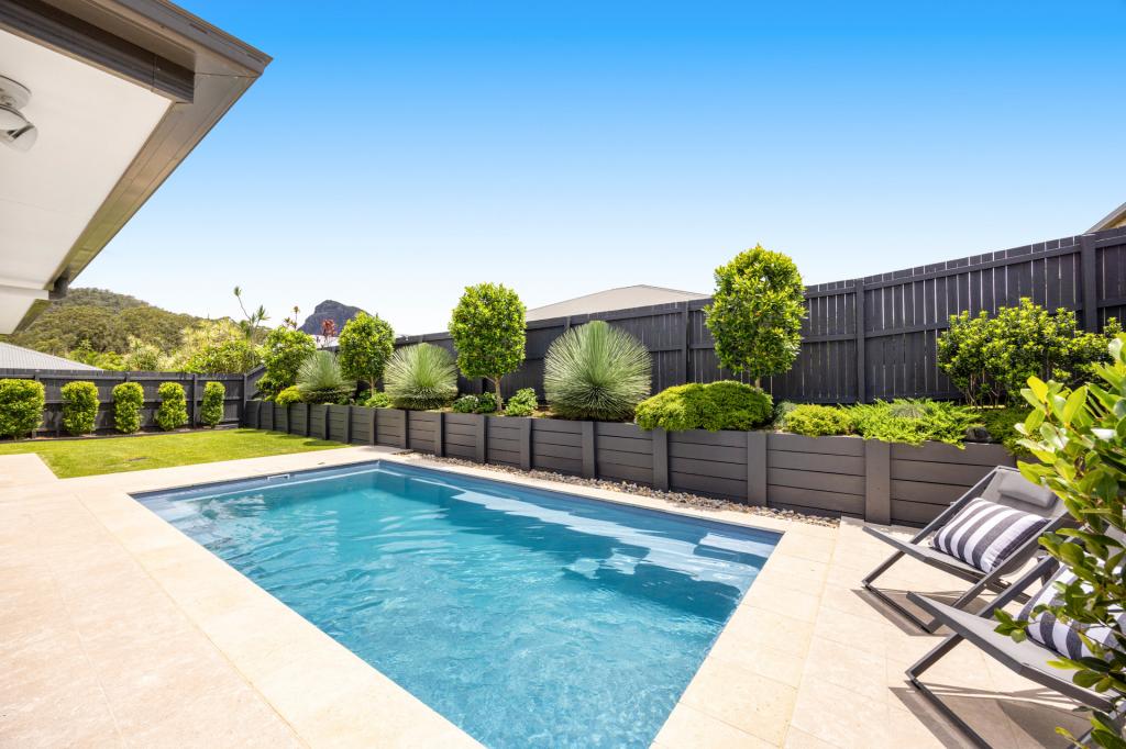 18 PINNACLES DR, GLASS HOUSE MOUNTAINS, QLD 4518