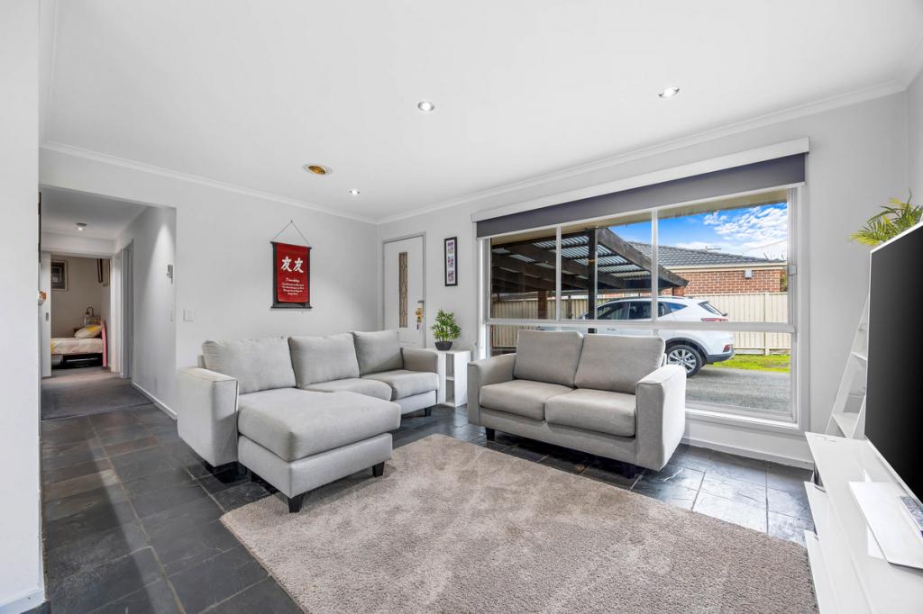 2 Raymond Cres, Brown Hill, VIC 3350