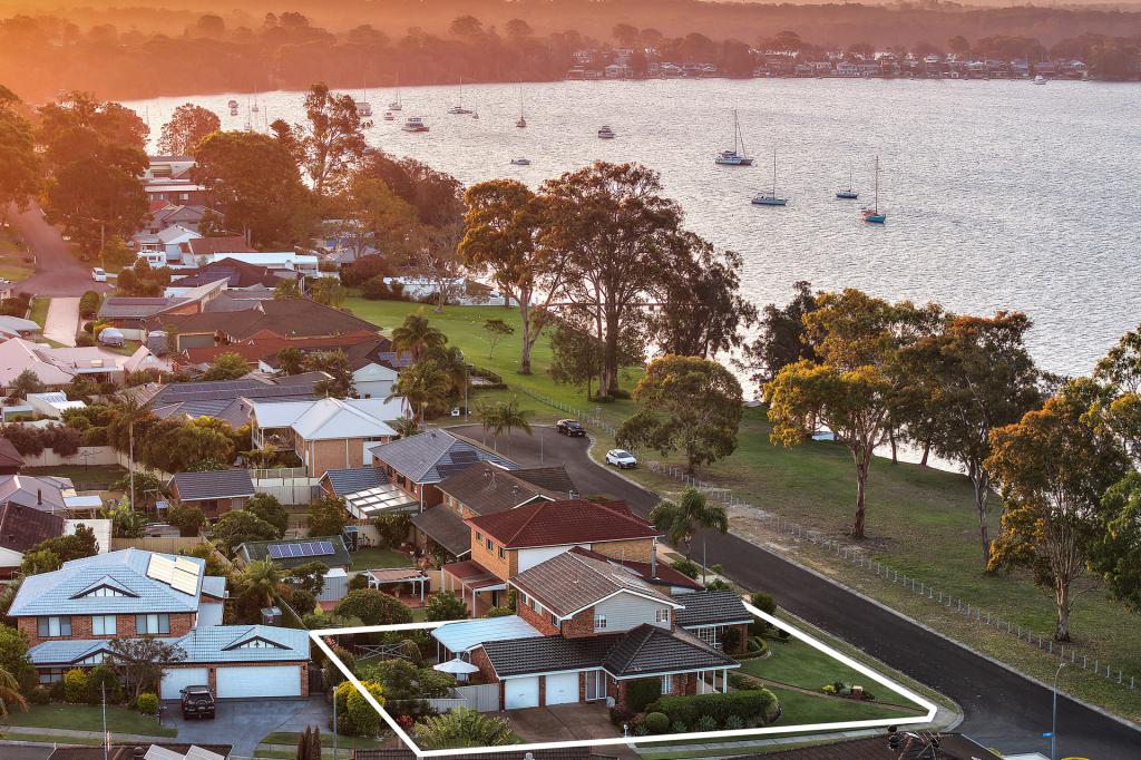 9 Lakeside Cl, Bonnells Bay, NSW 2264