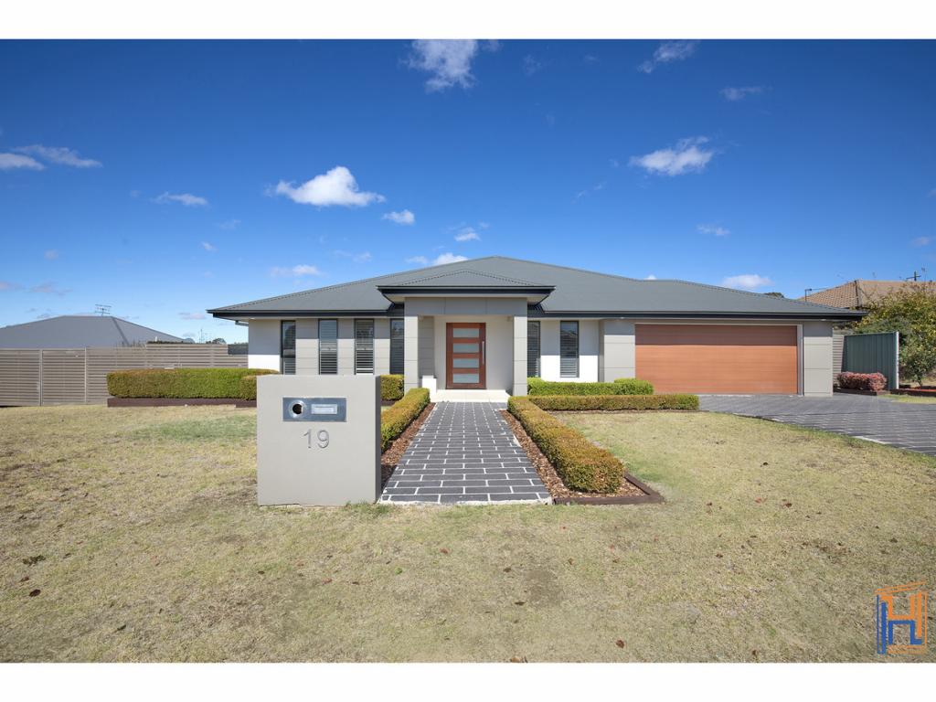 19 Netherton Park Ave, Armidale, NSW 2350