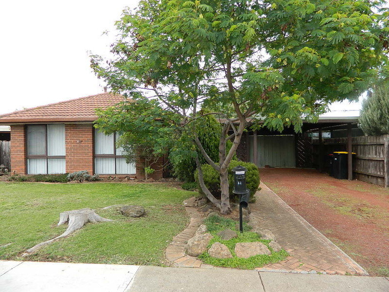 32 Childs St, Melton South, VIC 3338