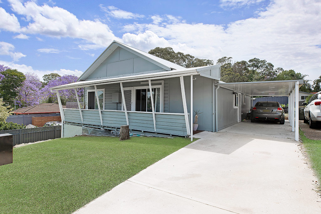 1 Macquarie Rd, Fennell Bay, NSW 2283