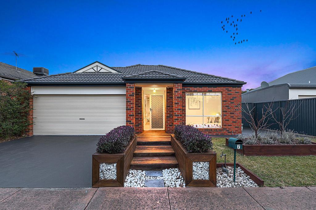 7 Banksia Gr, Pakenham, VIC 3810