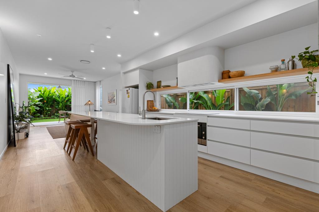 2/16 CHAINEY AVE, MIAMI, QLD 4220
