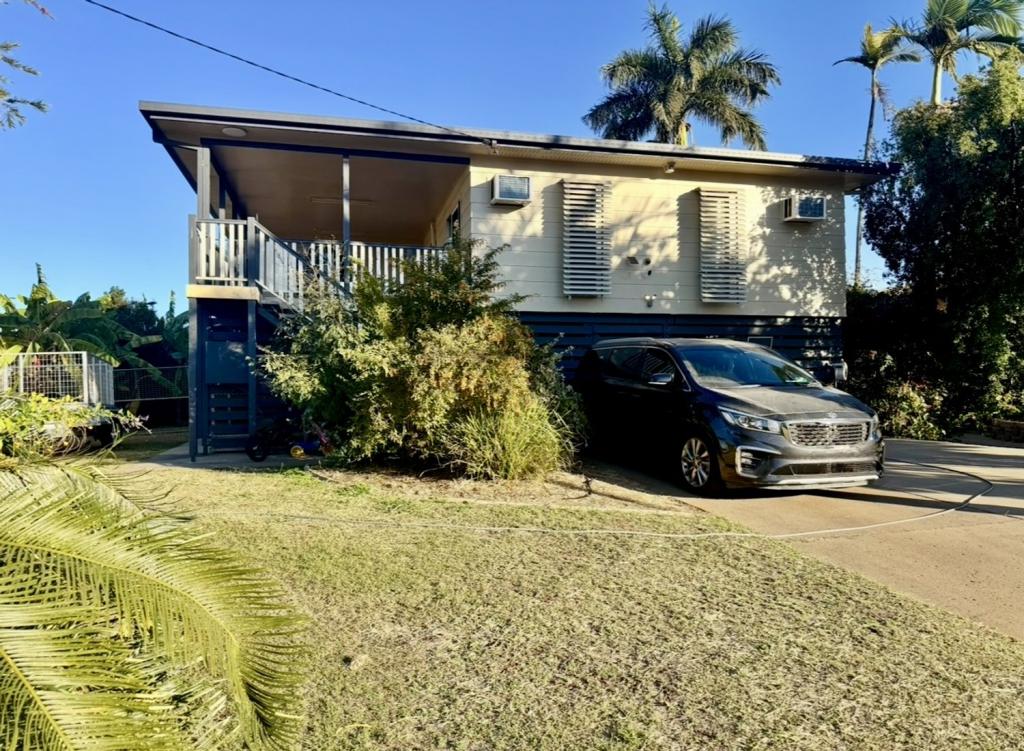 10 Flight Dr, Moranbah, QLD 4744