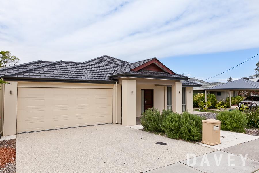 13 Jeanes Rd, Karrinyup, WA 6018