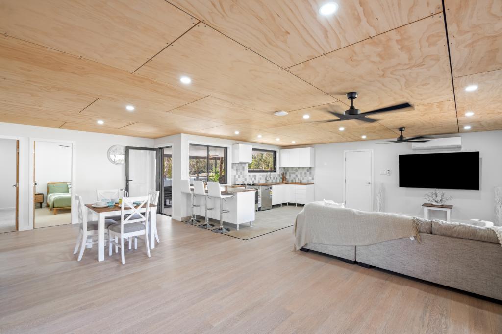 8 Bellbrook Cl, Green Point, NSW 2251
