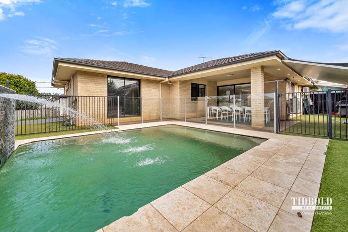 37 Cypress St, Redland Bay, QLD 4165