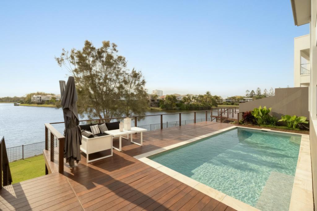 8/145 Palm Meadows Dr, Carrara, QLD 4211