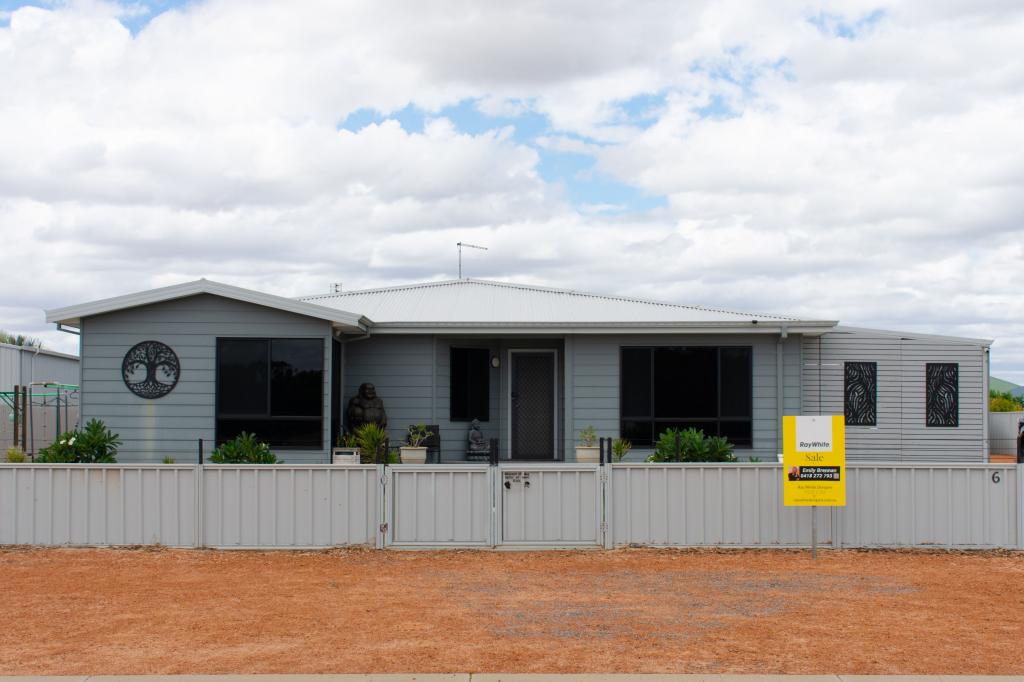 6 Tyford Rd, Dongara, WA 6525