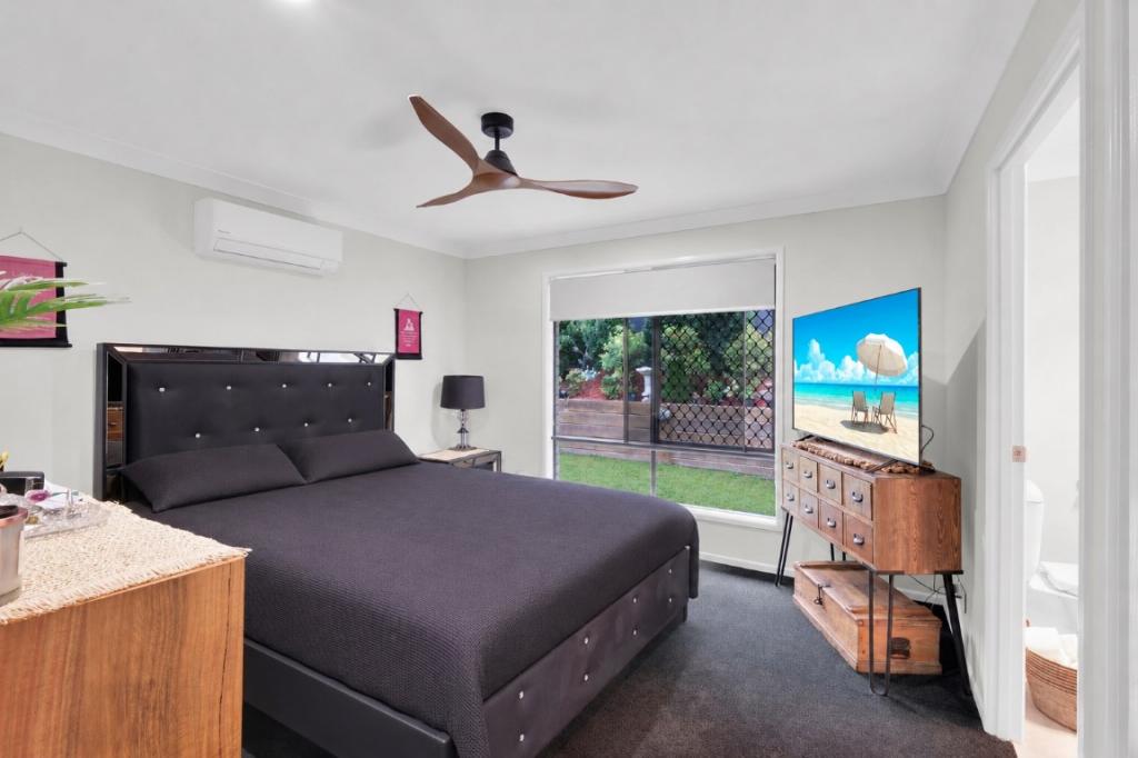 8 Excalibur Cres, Southside, QLD 4570