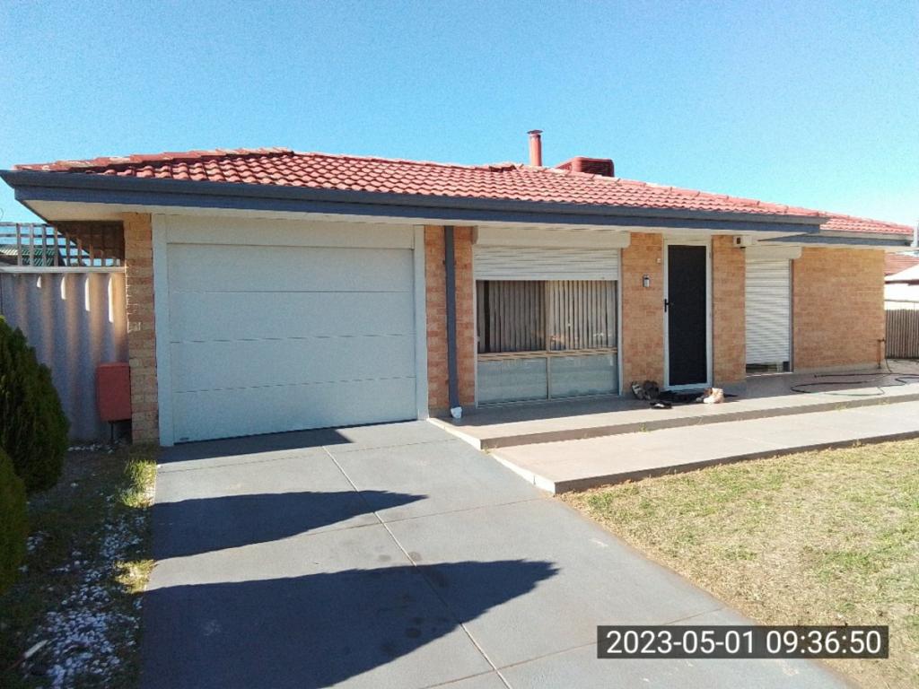 13 LANCASTER PL, MADDINGTON, WA 6109