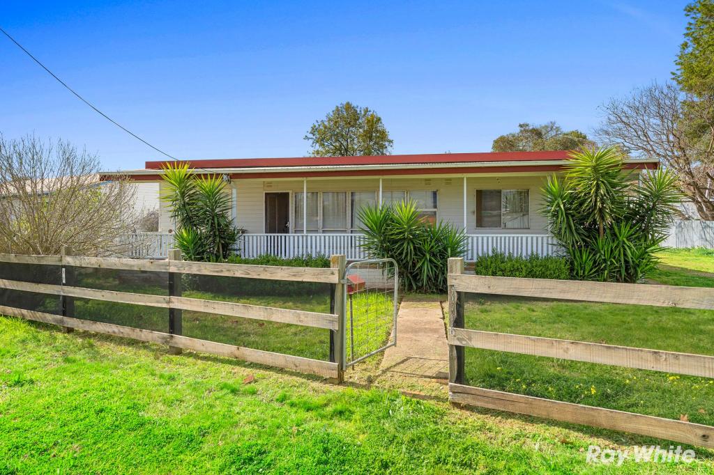 44 Lord St, Junee, NSW 2663
