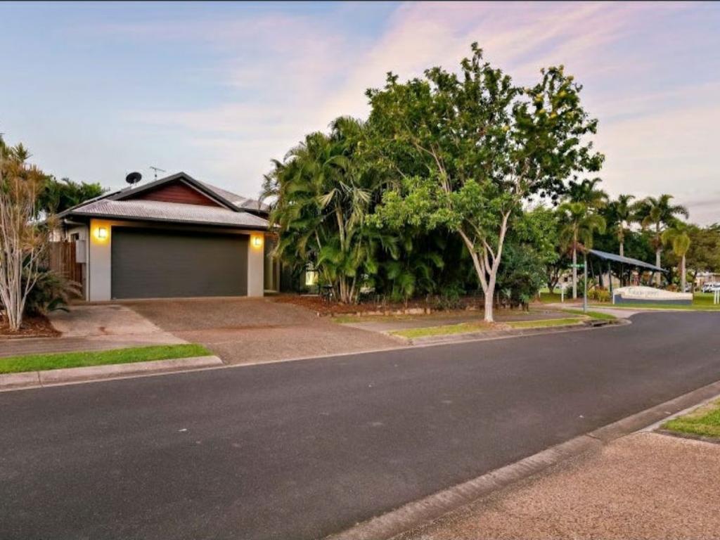 15 Norfolk Cct, Redlynch, QLD 4870