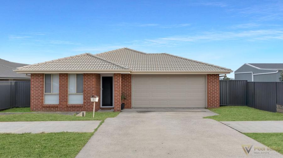 8 Barber St, Kootingal, NSW 2352